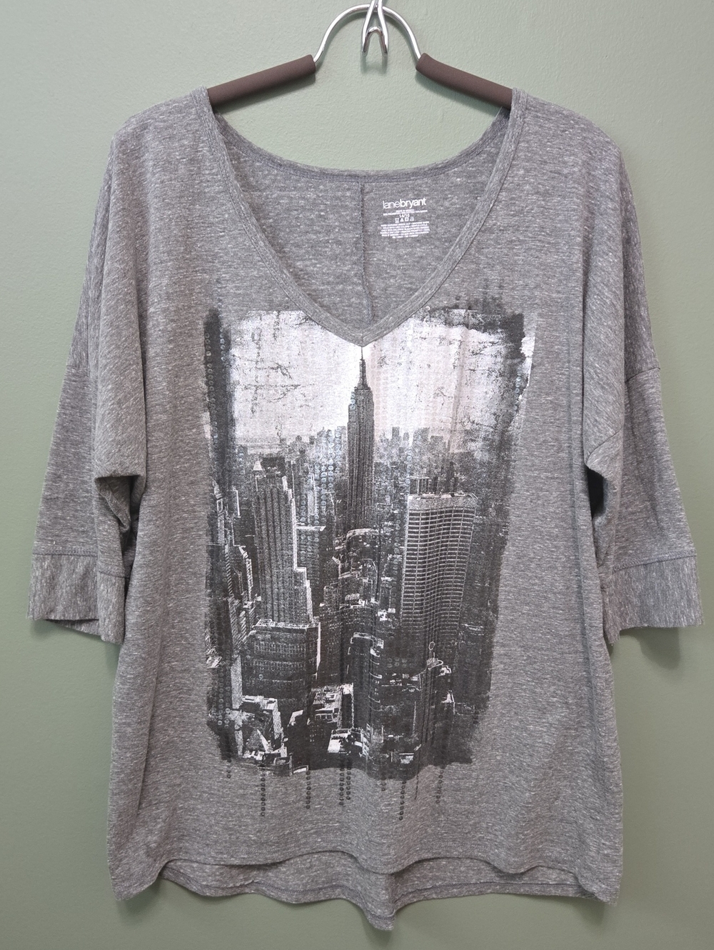 Lane Bryant Gray V-Neck Cityscape Graphic Tee Sz 14/16